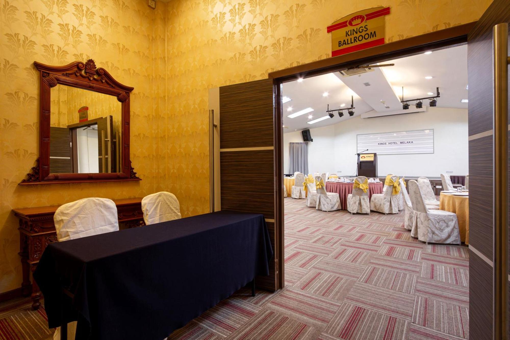 Kings Hotel Melaka Buitenkant foto