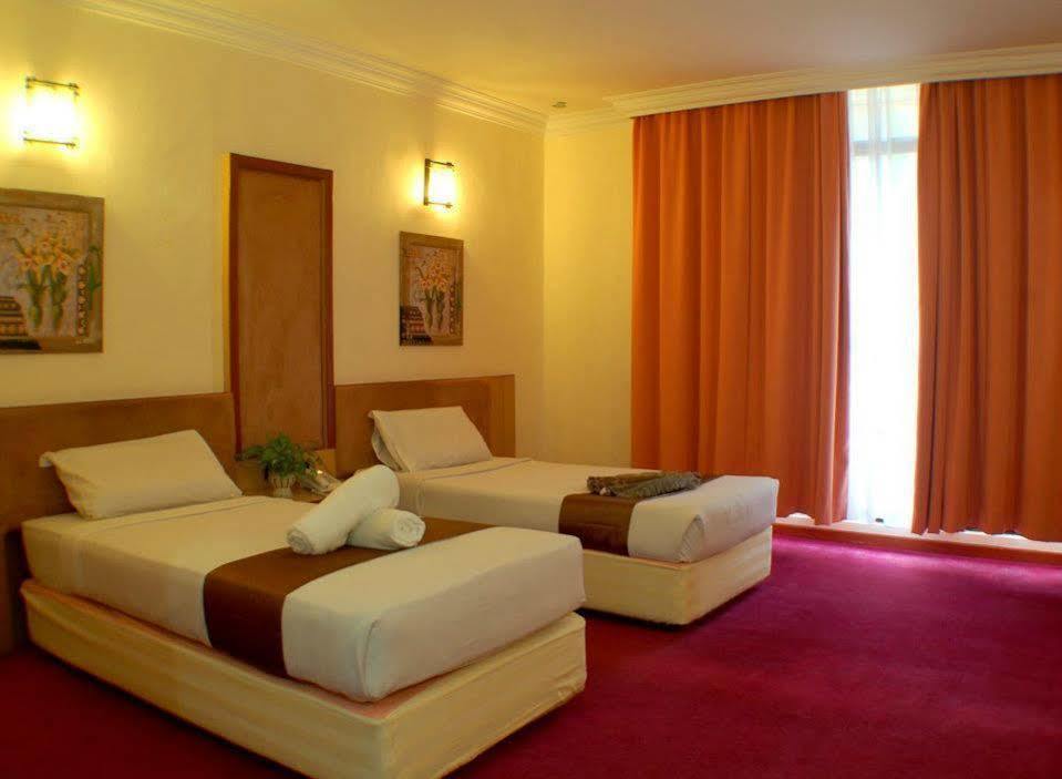 Kings Hotel Melaka Buitenkant foto